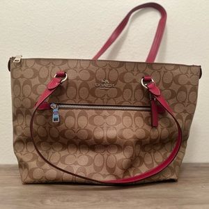 Coach signature gallery tote